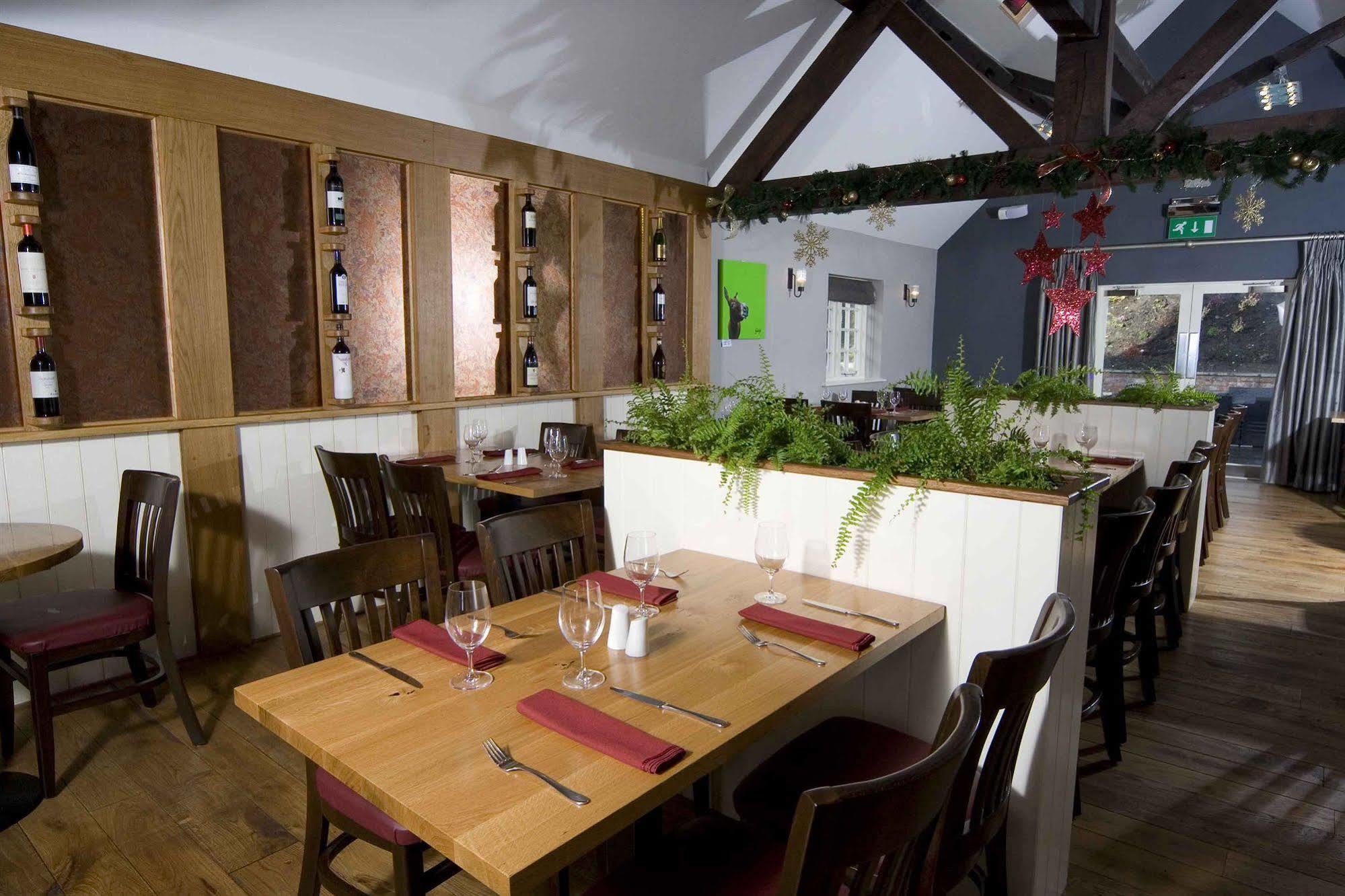 The Nags Head Hotel Montgomery Buitenkant foto