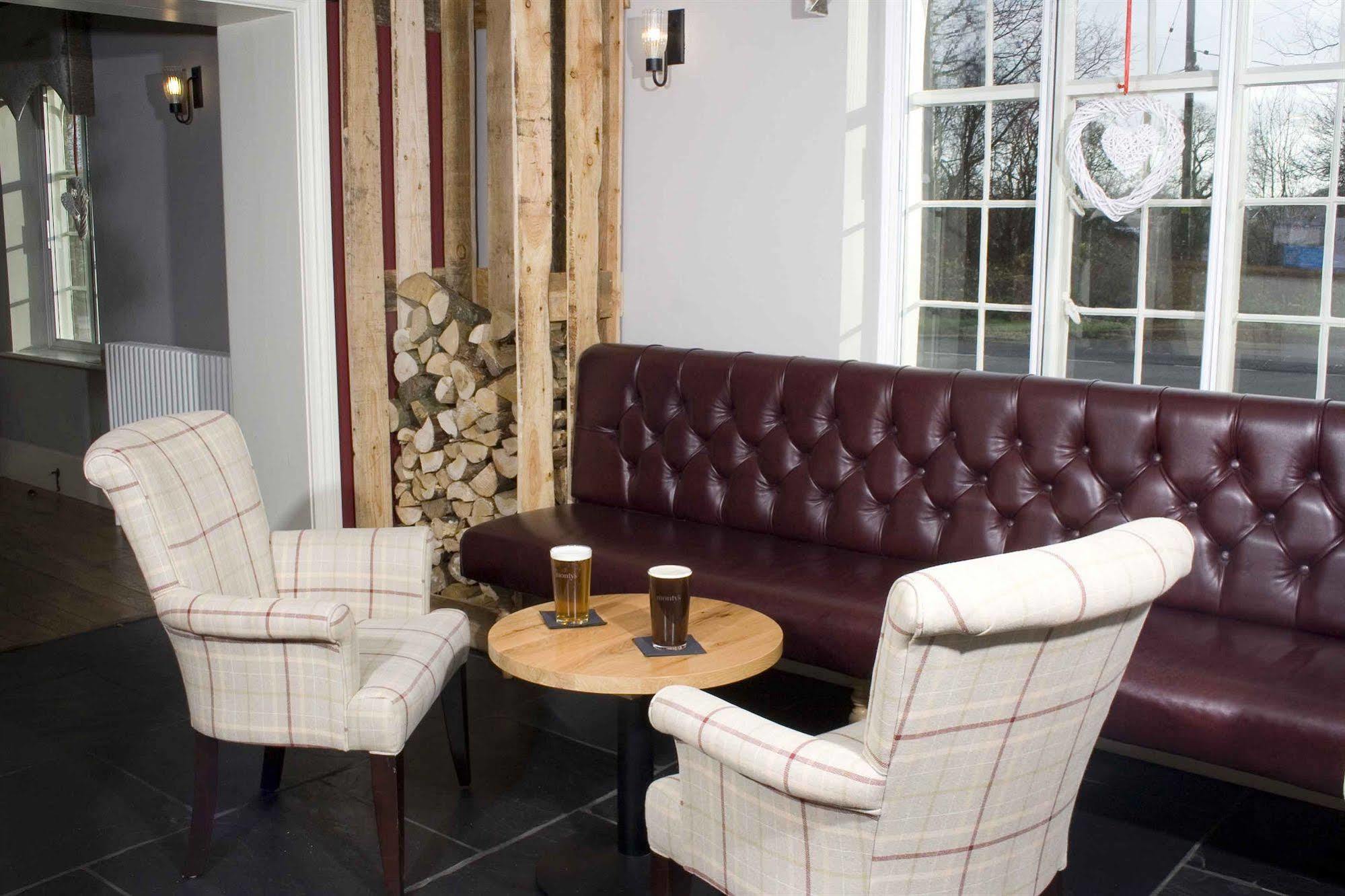 The Nags Head Hotel Montgomery Buitenkant foto